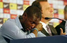 eric-abidal-deja-el-barcelona-160025000000-558359.JPG