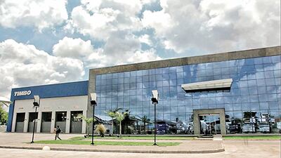 Camiones y maquinaria para obras civiles y viales