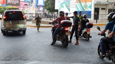 Controles en el Puente de la Amistad.