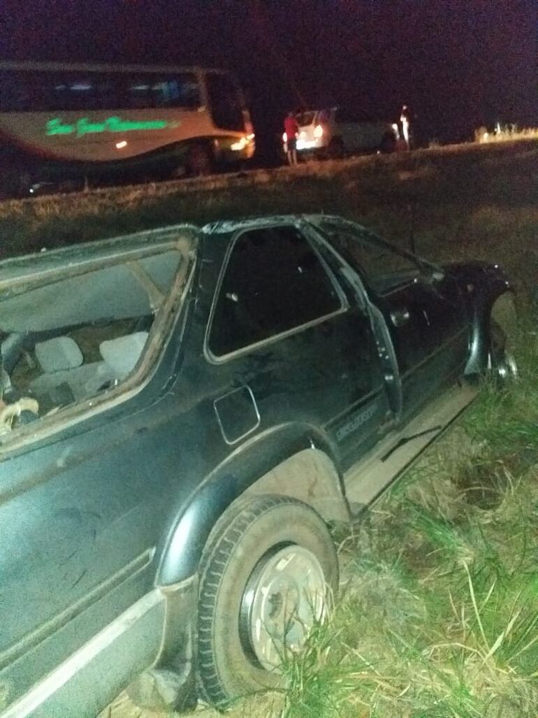 También una toyota Hilux Surf se vio involucrada en el siniestro de tránsito.