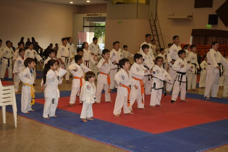 Torneo nacional de taekwondo y kick boxing se realizó en San Ignacio, Misiones.