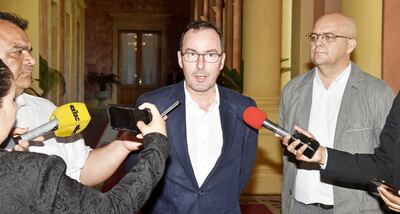 Benedick Eberhard (c), empresario  alemán propietario de la estancia Alegría, ubicada en el distrito de  Tacuatí, departamento de San Pedro (norte del país), visitó ayer a la mañana al presidente de la República, Mario Abdo Benítez. Fue en el Palacio de López.