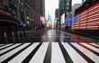 Una insólita vista de Times Square vacío, en Nueva York, debido al confinamiento por el coronavirus.