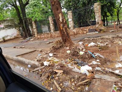 Basural frente al Parque Caballero.