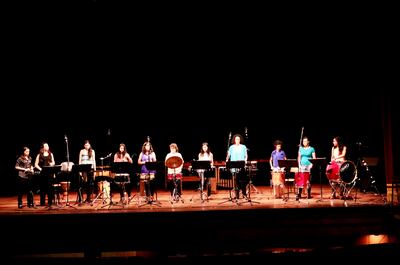 Las artistas que conforman el ensamble de percusión Takuakáma, quienes abrieron este concierto de inicio del encuentro de percusionistas.