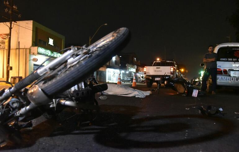 La colisión entre dos motos dejó como saldo un fallecido esta madrugada en Capiatá.