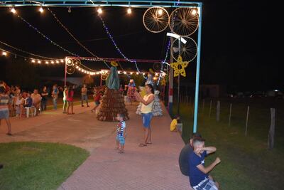 El ambiente navideño brilla en Isla Pucú.