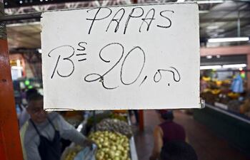 un-kilo-de-papa-cuesta-en-venezuela-alrededor-de-16-000-guaranies-el-pais-tiene-una-inflacion-de-casi-50-efe-213844000000-618575.jpg