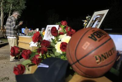 Familiares y amigos despiden a las víctimas.