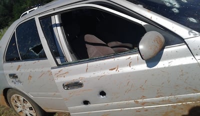 El vehículo del suboficial Édgar Brítez fue acribillado por los sicarios, quienes aseguraron la muerte de los dos ocupantes antes de huir. El hecho ocurrió en San Pedro del Paraná, Itapúa.