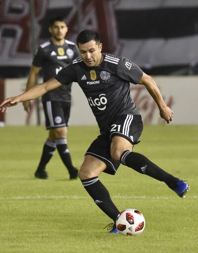 Antolín Alcaraz, experimentado zaguero franjeado está con molestia y no sería de la partida en el juego ante General Díaz.