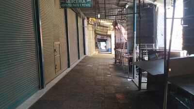 Comercios cerrados sobre la calle Ana Díaz, Mercado 4.