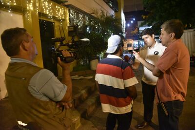 El marido de la mujer abusada brutalmente solicita ayuda a la ciudadanía, debido a que son de escasos recursos.