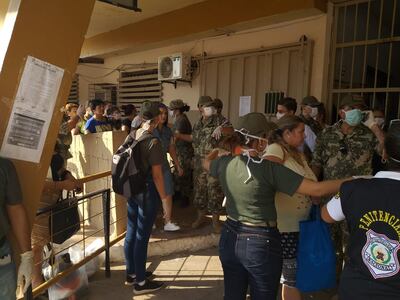 Se realizan controles al ingreso de visitas en el penal de Tacumbú.