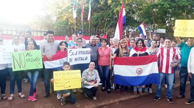 Manifestación de pobladores contra la intención de cambiar el trazado de la Ruta “Proyecto 1418”.