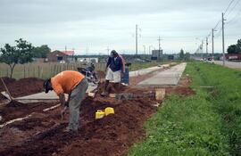 la-construccion-de-la-via-peatonal-fue-presupuestada-en-g-198-millones-los-concejales-de-carapegua-cuestionaron-el-lento-avance-de-los-trabajos--205035000000-535287.jpg