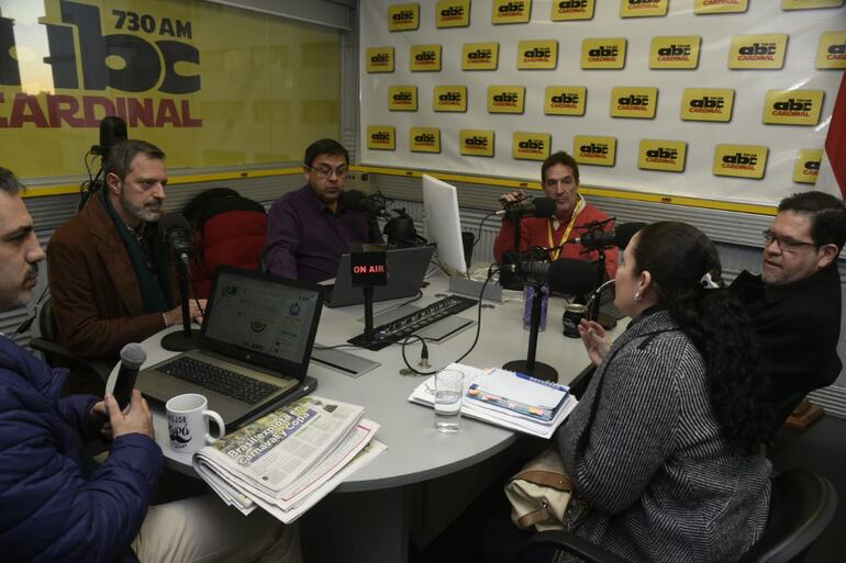 Armando Rodríguez y otros representantes del IPS hoy en los estudios de ABC Cardinal.