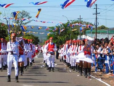 Desfile hoy en Pirayú.