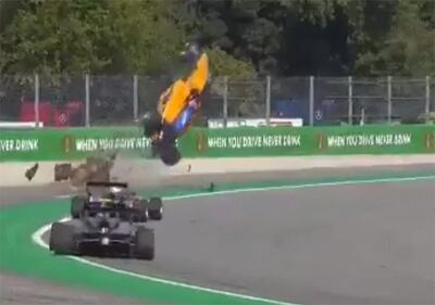 Momento del accidente de Alex Peroni en Monza.