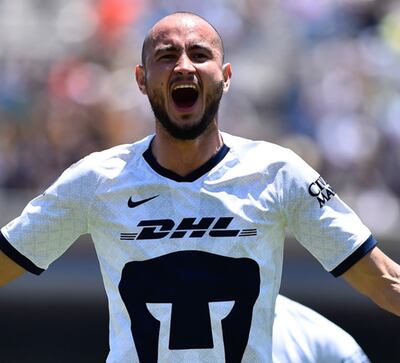 Carlos González grita a todo pulmón su gol para los Pumas.