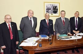 los-miembros-del-tribunal-de-conducta-de-la-anr-sesionaron-ayer-de-tarde-en-el-edificio-del-exdiario-patria--233234000000-1583950.jpg