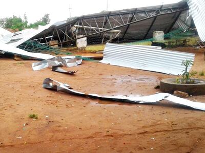 El tinglado del colegio 14 de Mayo se desplomó totalmente. Solo hubo una persona con heridas leves.