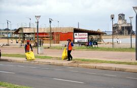 municipalidad-realiza-trabajos-que-competen-a-concesionario-de-playa-193733000000-486096.jpg