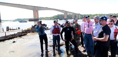 El presidente Mario Abdo observó ayer en Remanso las tareas de recuperación y puesta en valor de los restos del buque Paraguarí, una de las embarcaciones de la Guerra contra la Triple Alianza.