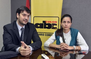 oscar-carlos-brelles-marino-y-la-abogada-eliana-duarte-de-la-empresa-saint-michael-srl-en-su-visita-al-diario--220648000000-556289.jpg