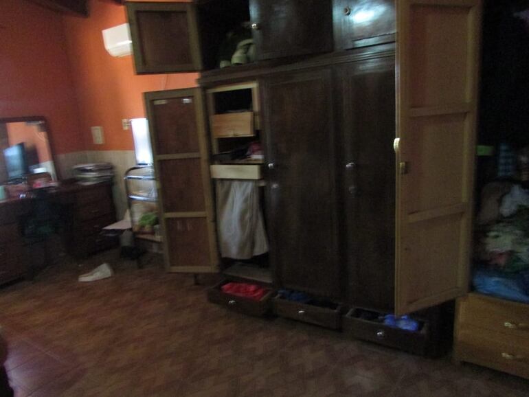 Los investigadores de la Policía Nacional están indagando sobre el robo en Carapeguá.