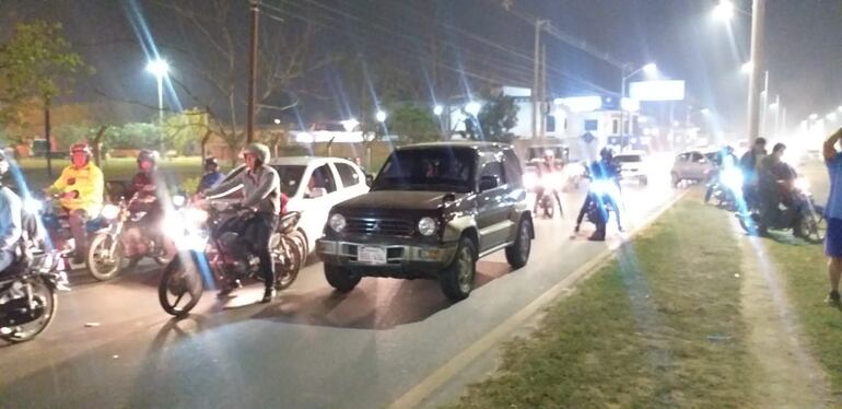 Manifestación de ciudadanos limpeños, que reclamaron cortando la ruta III.