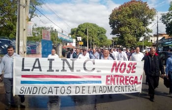 esta-semana-un-sindicato-de-inc-hizo-una-marcha-en-asuncion-y-ayer-otro-lo-hizo-en-vallemi--215537000000-1512395.jpg