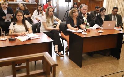 Fiscala Yrides Avila (c), en la audiencia pública en el JEM.