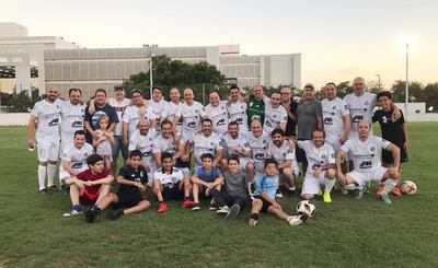 Los componentes de la Promo 90, campeón absoluto del torneo Exa del Salesianito.