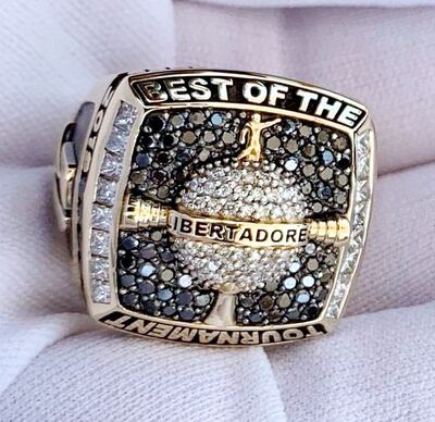 Anillo de oro amarillo 18 quilates y diamantes que recibirá el mejor jugador de la Libertadores.