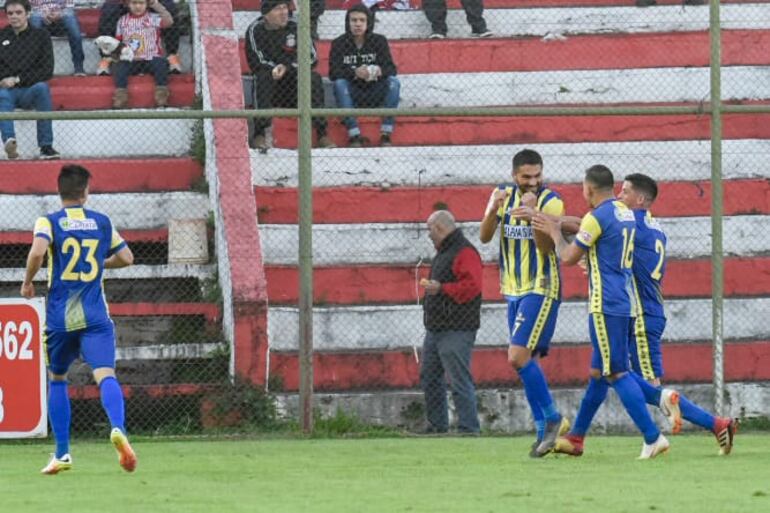 Santiago Salcedo está a un tanto de alcanzar a los 140 goles en el fútbol paraguayo.