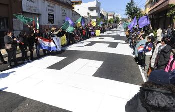 docentes-de-la-fep-durante-una-de-las-manifestacio-nes-realizadas-en-agosto-pasado-la-huelga-de-los-maestros-fue-declarada-ilegal-por-un-juez--195249000000-624085.jpg