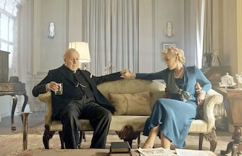 gary-oldman-como-churchill-y-kristin-scott-thomas-como-clementine-la-esposa-de-churchill-en-las-horas-mas-oscuras--195707000000-1680664.jpg