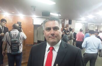 César Daniel Ojeda Figueredo, retorna a una banca en la concejalía de Asunción