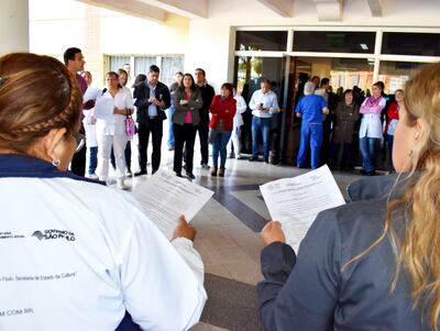 Asambleístas del Hospital de Clínicas que decidieron ir a la huelga ante el incumplimiento de promesas del Gobierno.