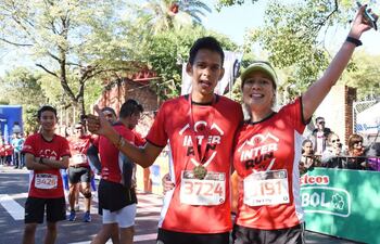 pablo-de-jesus-argello-y-maria-celeste-pereira-posan-muy-felices-tras-la-finalizacion-del-inter-run-5k--221915000000-1454424.jpg