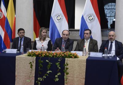 Viceministro de comercio, Pedro Mancuello; ministra de Industria, Liz Cramer;  canciller Antonio Rivas; viceministro Juan Ángel Delgadillo, y director de negociaciones del Ministerio de Relaciones Exteriores, Raúl Cano.