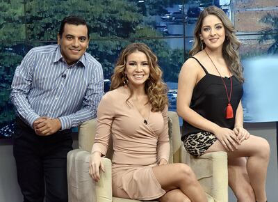 Rubén Darío Orué, Dallys Ferreira y Gabriela Sosa en el set que comparten todas las tardes en ABC TV, ofreciendo información y entretenimiento al público.