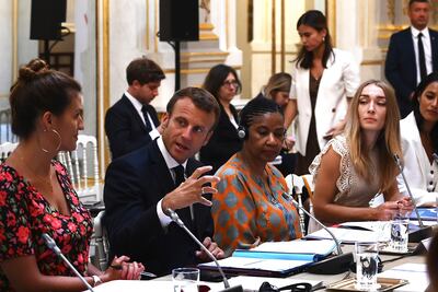 La ministra junior para la igualdad de la mujer de Francia, Marlene Schiappa, el presidente de Francia Emmanuel Macron, la directora ejecutiva de ONU Mujer, Phumzile Mlambo-Ngcuka y la líder del grupo activista Femen Inna Shevchenko.