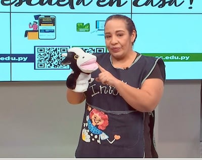 La vaquita Margarita estuvo presente en la clase de las dimensiones de la identidad con la profe Karina Serafini.