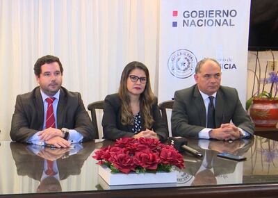 La ministra de Justicia, Cecilia Pérez, rodeada de sus principales colaboradores dio detalles de la información.