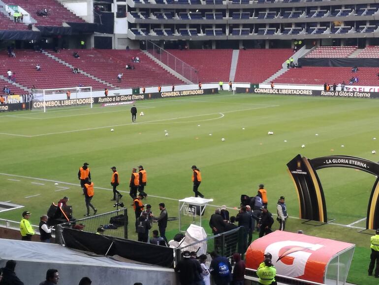 El estadio Casa Blanca donde a las 20:30 jugarán Liga y Olimpia por la Copa Libertadores.