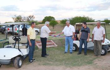 momento-del-corte-de-la-cinta-que-dio-apertura-oficial-a-la-inauguracion-del-nuevo-campo-de-golf-el-primero-en-el-chaco-paraguayo-de-nueve-hoyos-en-235652000000-1644558.jpg