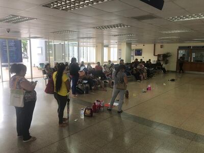 Asegurados de IPS en Ciudad del Este debieron soportar un nuevo suplicio.