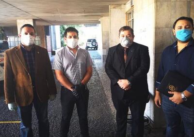 Los abogados Martín González, Daniel Trinidad, Daniel Martínez y Víctor Marecos presentaron el amparo constitucional.